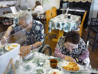 仕切り版でコロナ対策